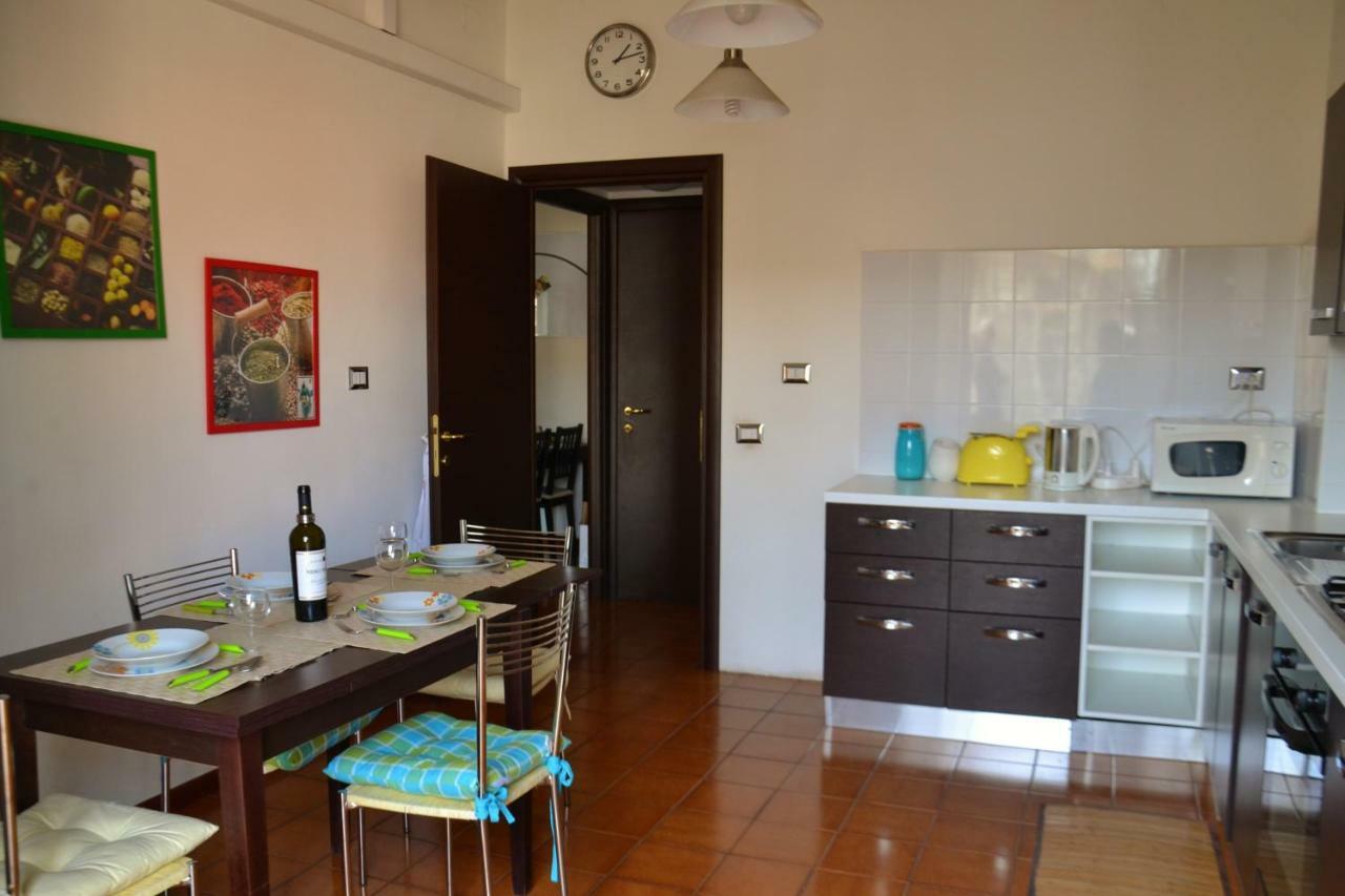 Family'S Apartment Trastevere Rome Exterior photo